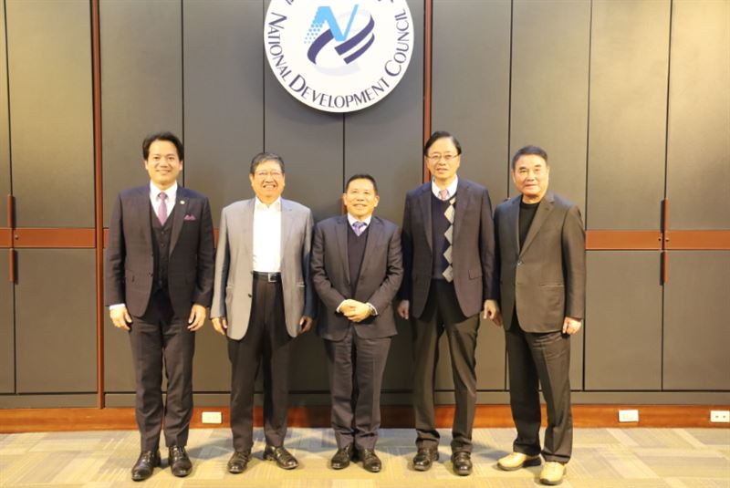 先前桃竹竹苗首長拜會國發會，討論大矽谷計劃、爭取大新竹輕軌計畫補助。（圖／新竹市政府提供）