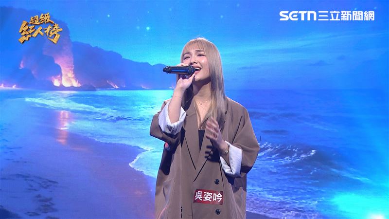 新二代吳姿吟獨特嗓音詮釋經典歌曲《夢中的情話》。（圖／超級紅人榜提供）