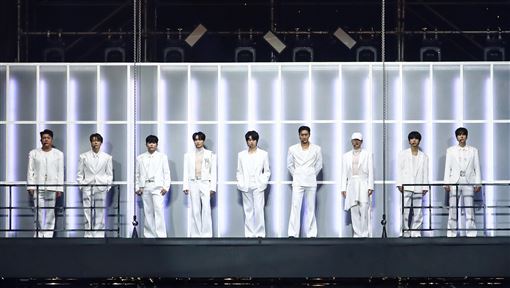 SJ大巨蛋狂飆中文！銀赫看傻他一句話吐槽