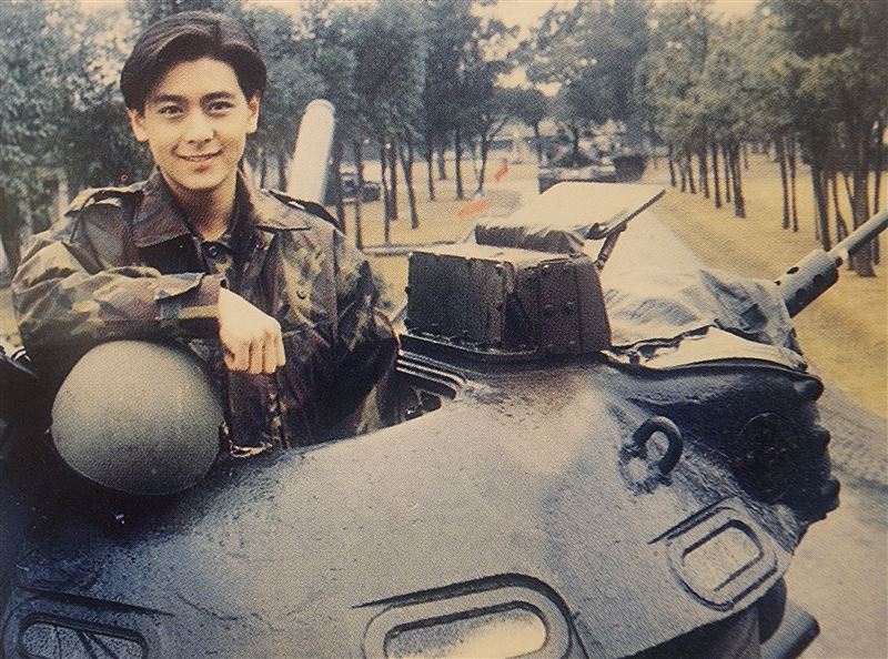 林志穎20歲當紅時當兵心情曝光，體檢後被告知是「甲種體格」超嗨自喊恭喜。（圖／翻攝自《林志穎 大兵日記》）