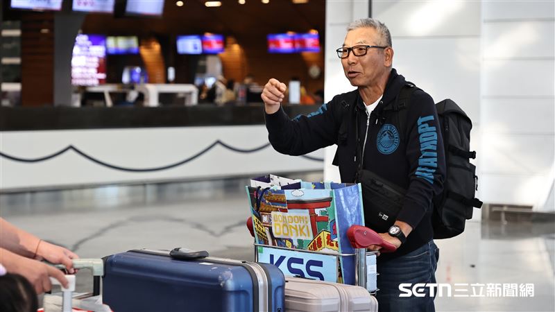 前樂天桃猿總教練古久保健二搭機返回日本。（圖／記者劉彥池攝影）