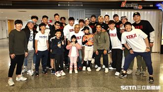 古久保健二返國　昔日戰友們自發到場送機