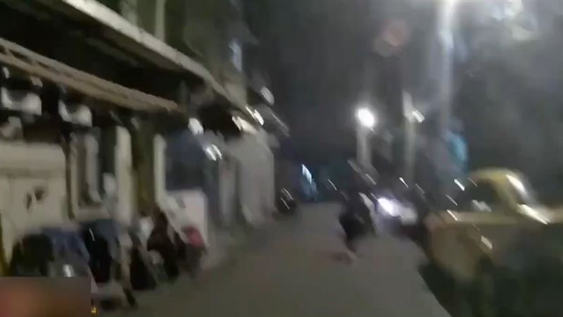 機車違停露餡了！失聯移工拔腿落跑被逮。（圖／翻攝畫面）