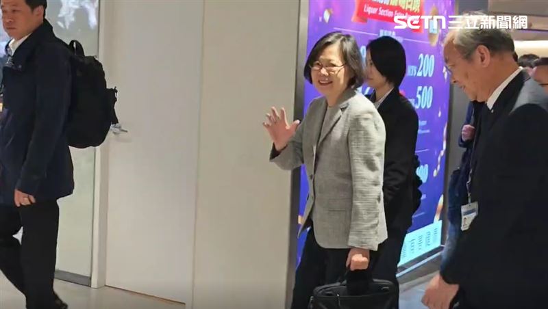 蔡英文訪歐行程圓滿結束，清晨抵台畫面曝光（圖／翻攝畫面）