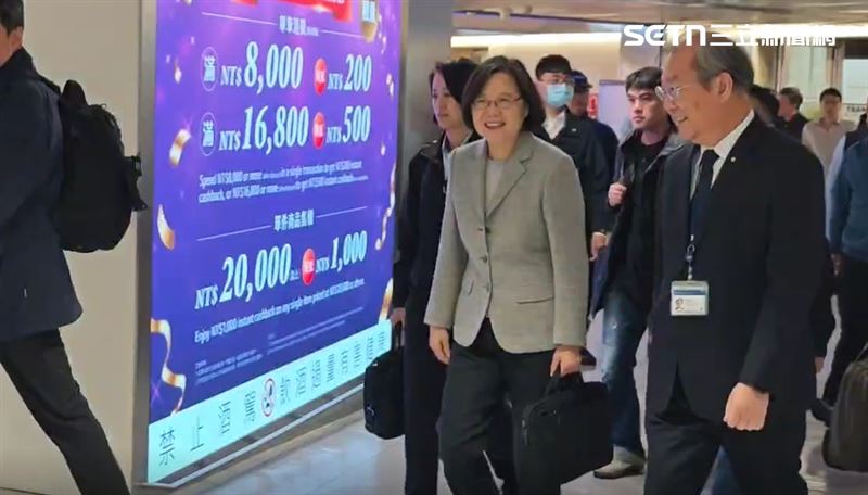 蔡英文訪歐行程圓滿結束，清晨抵台畫面曝光（圖／翻攝畫面）