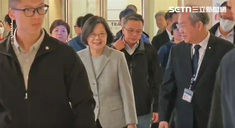 蔡英文訪歐行程圓滿結束，清晨抵台畫面曝光（圖／翻攝畫面）