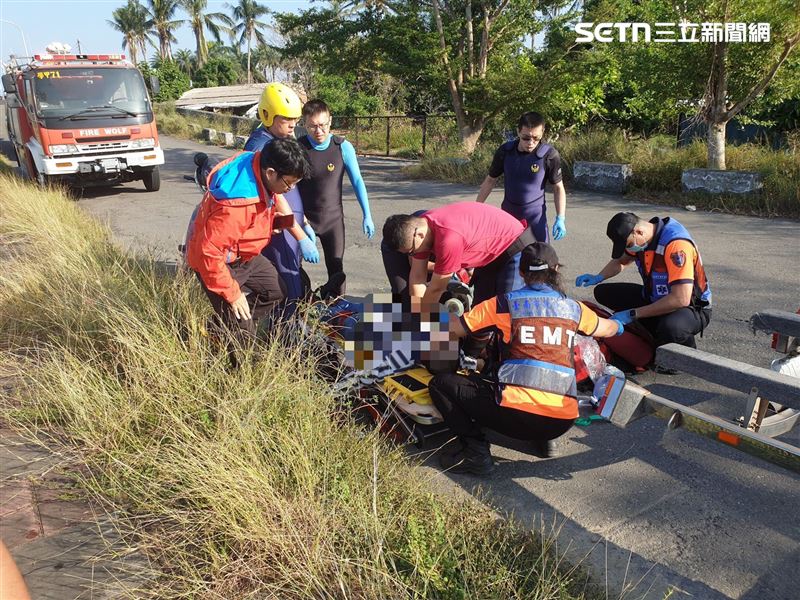 台南市學甲區華宗橋，今天（15日）上午有民眾目擊，有人從橋上墜下。（圖／翻攝畫面）