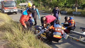 新／直擊人從橋墜下！命危送醫…身分待查