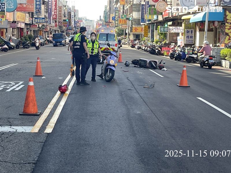 台中大里發生3輛機車碰撞車禍，一名63歲婦人耳漏、意識不清，被緊急送醫搶救。（圖／翻攝畫面）