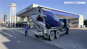 高雄市,大寮區,雙腿,婦人,水泥,預拌車,車禍,死亡,送醫,視線死角,加油站（圖／翻攝畫面）