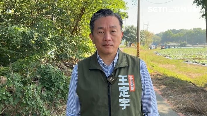 美國總統川普在本屆任期首度對台軍售案。民進黨立委王定宇分析指出，川普在APEC見了習近平之後，就發布了這項軍購案，一方面打臉中國對美國的要求，一方面也有助於平息「疑美論」、「疑川論」。（圖／翻攝畫面）
