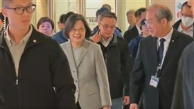 蔡英文訪歐行程圓滿結束，清晨抵台畫面曝光（圖／翻攝畫面）