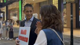 吳怡農站上北市街頭了解民眾需求，他也預告會繼續和大家對話（圖／翻攝自吳怡農臉書）