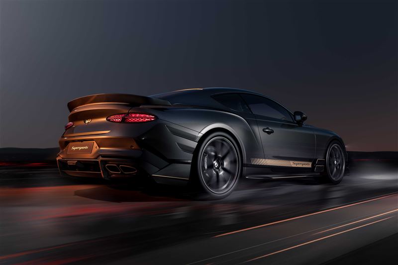 採用強化版4.0升V8雙渦輪引擎，最大馬力高達657匹。（圖／翻攝Bentley網站）