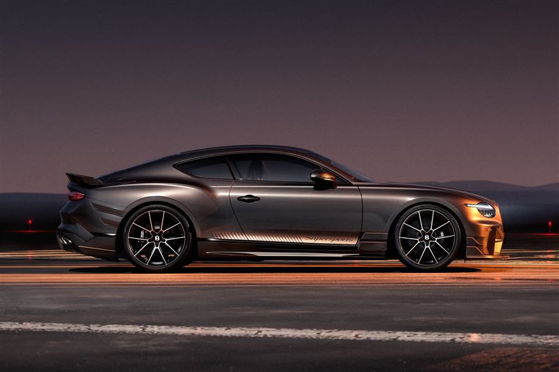 配倍耐力Trofeo RS，還能在彎中拉到1.3g的橫向抓地力。（圖／翻攝Bentley網站）