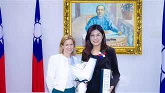 會晤英國駐台代表包瓊郁　鄭麗文獲邀訪英