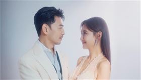 安心亞（左）摟阿Ken（圖／翻攝自安心亞臉書）