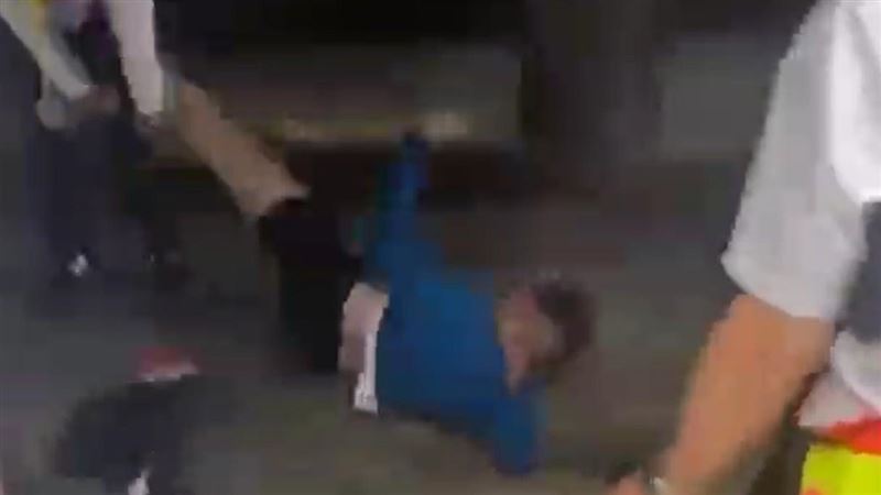 站務員及副站長受輕傷，台鐵公司今日表示嚴厲譴責暴力，將全力協助同仁依法提告，以及支付所有法律費用。（圖／讀者提供）