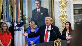 川普大幅調降瑞士關稅。（圖／翻攝自白宮）