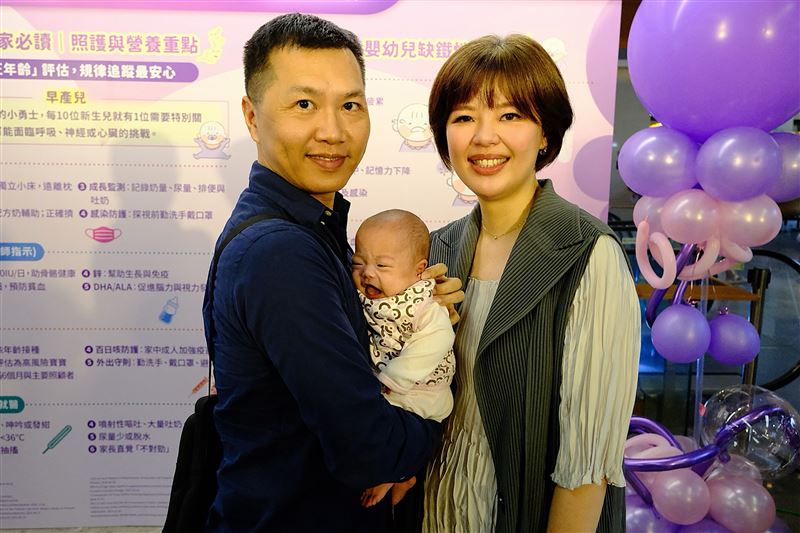 小粉圓在醫護細心守護與家人的愛陪伴下，一點一滴長大，現在體重已超過4000公克。（圖／亞東醫院提供）