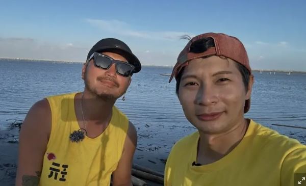 逸祥（右）上KID主持的《綜藝玩很大》。（圖／翻攝自IG）