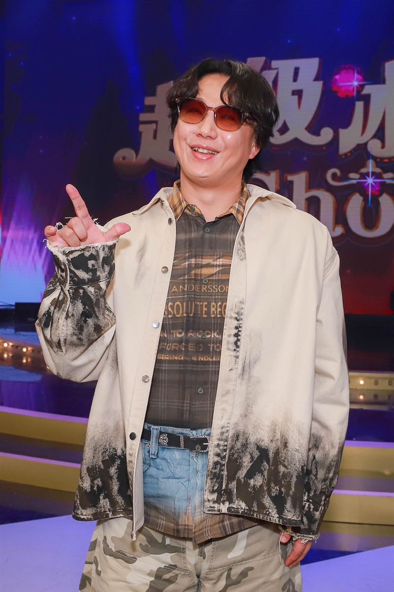 金曲歌王蕭煌奇演唱〈我是男子漢〉。（圖／民視提供）