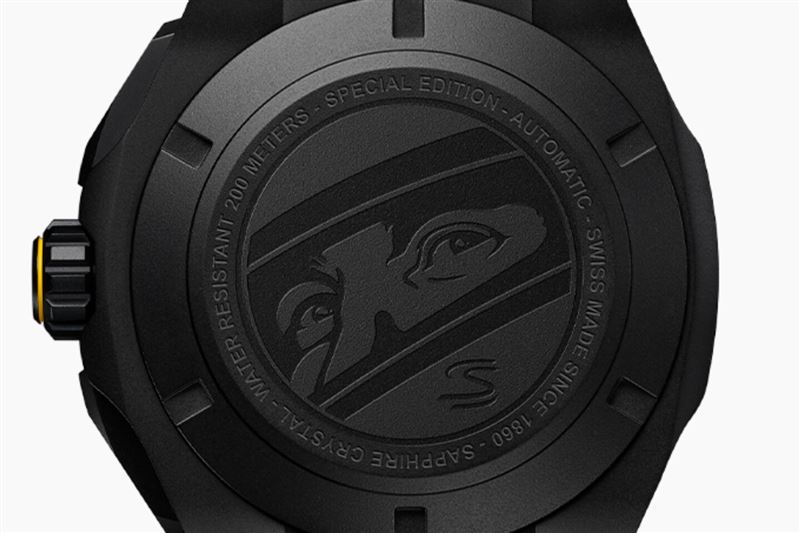 背蓋有洗拿肖像。（圖／翻攝TAG Heuer網站）