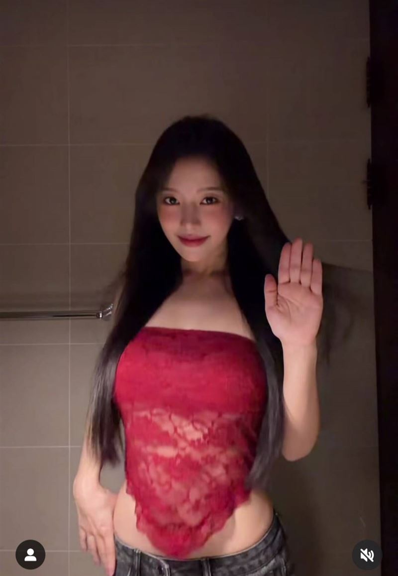 蔡瑞雪在浴室熱舞。（圖／翻攝自蔡瑞雪IG）