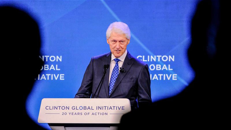 質疑艾普斯坦和柯林頓關係　川普命調查