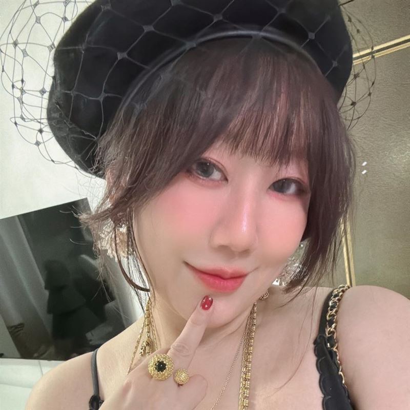 台派女神徐閉懷疑，習近平看不爽館長，所以要派其他新人對副館長。（圖／翻攝自徐閉臉書）