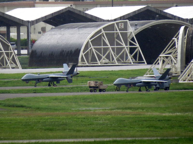 美軍MQ-9無人機美國過去在長程打擊無人機領域優勢明顯，但中國正迎頭趕上。圖為2024年部署於沖繩嘉手納基地的美軍MQ-9攻擊無人機