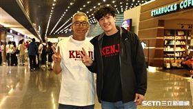 前樂天桃猿總教練古久保健二離台，隊長林立到機場送機。（圖／記者劉彥池攝影）