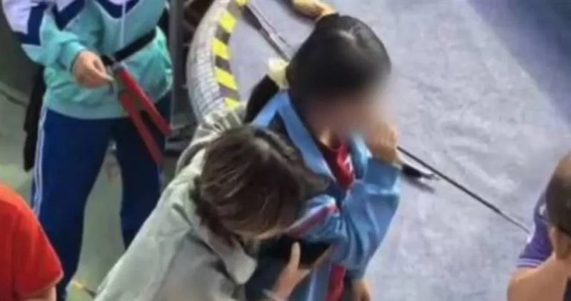 中國廣東一所高中運動會有女學生被箭射傷臉，引發熱議。（圖／翻攝自微博）