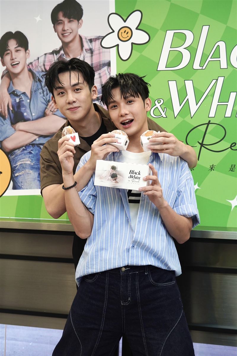 葛兆恩、紀成澔主演的直式影集《黑白原來是真的》舉辦茶敘。（圖／記者趙于瑩攝影）
