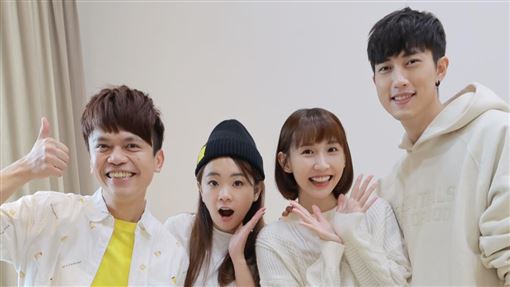 小偉傳照片來？蔡阿嘎頒獎偷臭王子粿粿