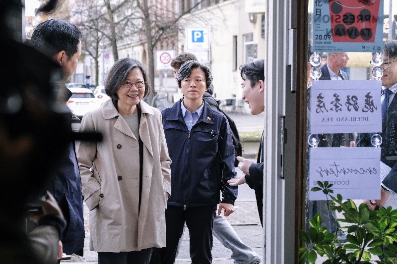 蔡英文訪德期間接受德國政經媒體Table專訪，提到美中貿易戰與科技封鎖，蔡英文說：「我們握有進入AI時代的鑰匙。」（圖／中央社）