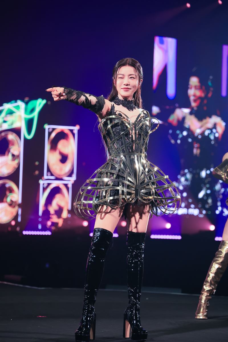 丁噹將Energy「16蹲」搬上台北小巨蛋演唱會。（圖／相信音樂提供）