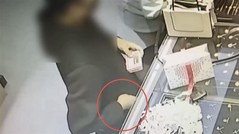 金手鍊被騙走!女大生淚訴被上了一課