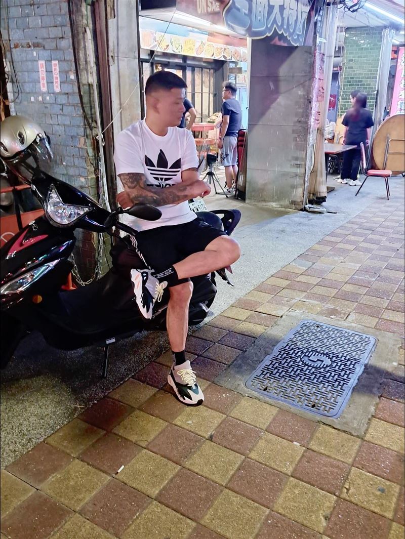 李慶元稱被館長抹黑，相當心痛，也強調一定會陸續公布資料。（圖／翻攝自李慶元臉書）