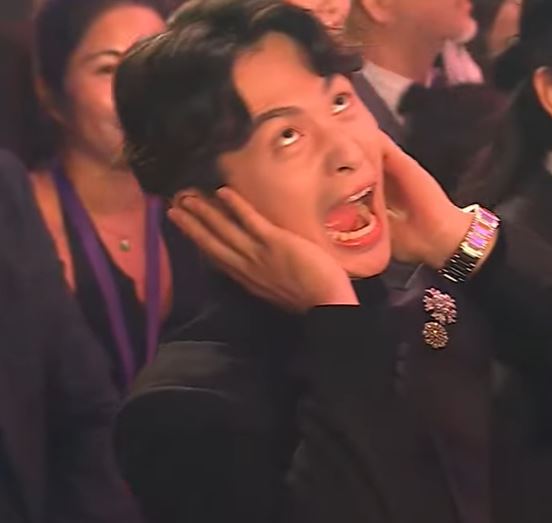 博恩聽聞賀瓏露出誇張表情。（圖／翻攝自YT @走鐘獎頒獎典禮 Walk Bell John Awards）