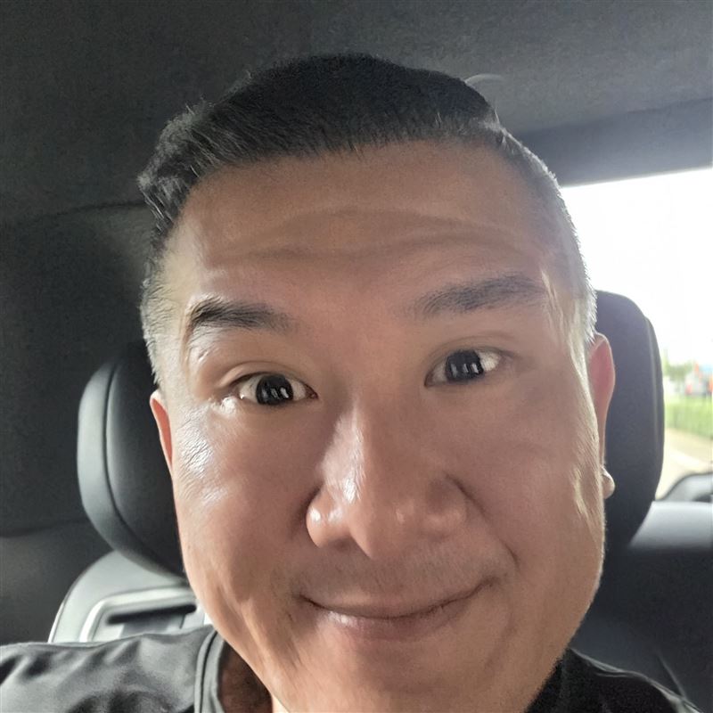 館長遭員工爆料，要求特助拍下體照給館嫂。（圖／翻攝自彪悍臉書）