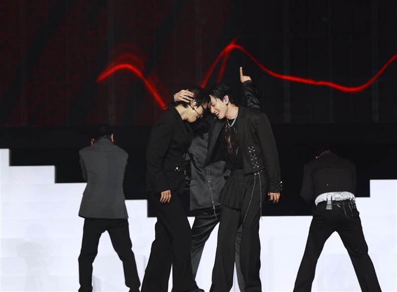 東海、銀赫發糖。(圖/讀者提供)