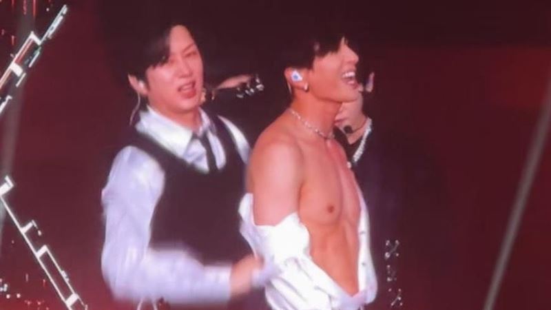 希澈出手!「狠脫利特上衣」東海銀赫發糖