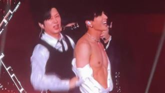 希澈出手！「狠脫利特上衣」東海銀赫發糖