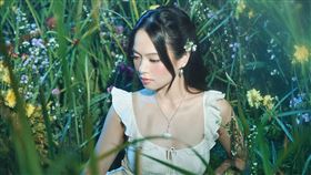 Elisha Danielle〈Freeze〉。（圖／索尼音樂提供）