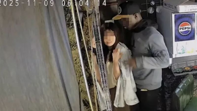 非裔「咖好用」?櫻花妹拉進廁所交疊