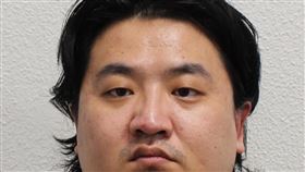 英國再爆大規模迷姦案　中國男遭判無期徒刑33歲中國籍男子許超因為犯下性侵、偷窺、偷拍、意圖施藥等總計24項罪行，14日在倫敦遭法院判處無期徒刑，至少須服刑14年才有機會假釋，且將終身在英國被註記為性犯罪者。（倫敦都會區警察局提供）中央社記者陳韻聿倫敦傳真　114年11月15日