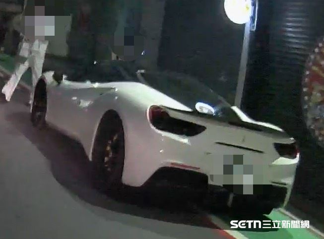 台大男神孫炫東酒後駕駛法拉利超跑倒車逆向遭逮。（圖／翻攝畫面）