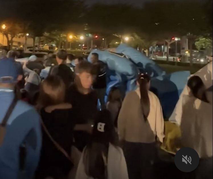 「充氣城堡」發生消氣意外。（圖／翻攝自Threads @ni3222222）