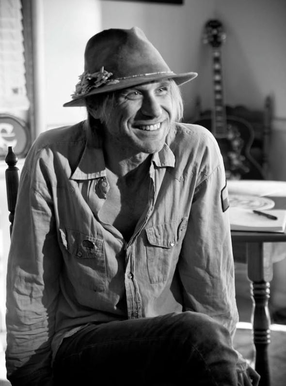 美國知名鄉村歌手托德&middot;史奈德（Todd Snider）因病離世。（圖／翻攝自IG @toddsniderlive）